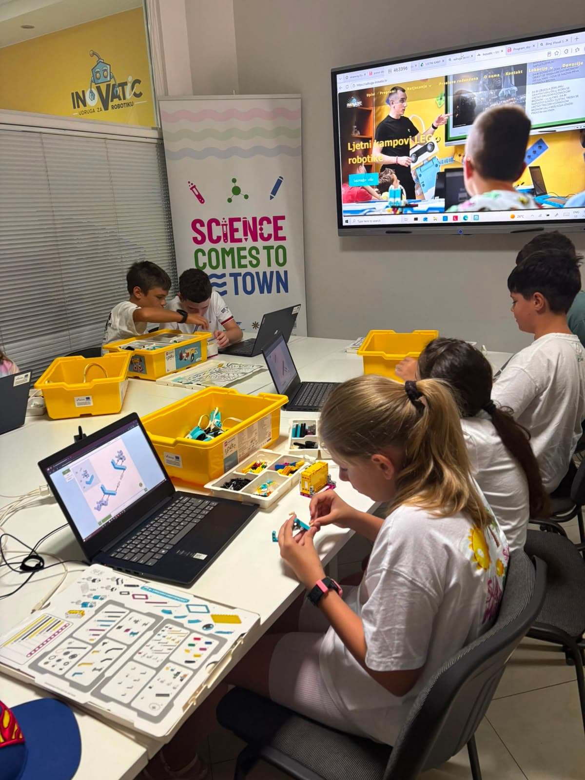 Djeca na radionici LEGO robotike – fotografija 3