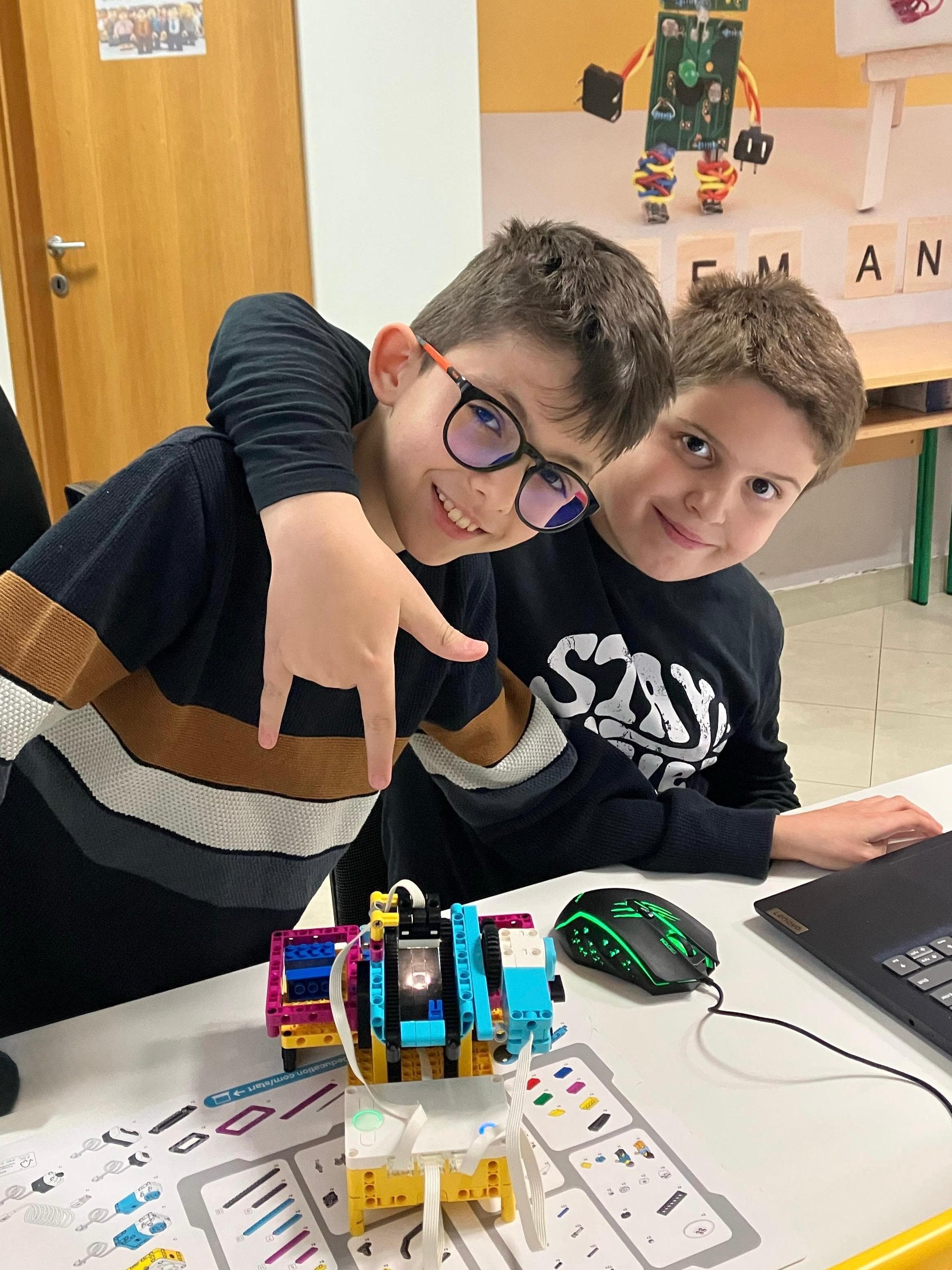 Djeca na radionici LEGO robotike – fotografija 5